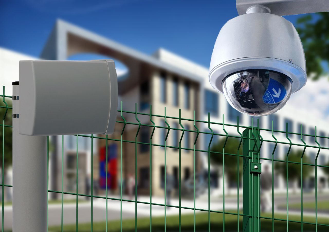 Периметральная защита: как камеры видеонаблюдения IFlow предотвращают проникновение?